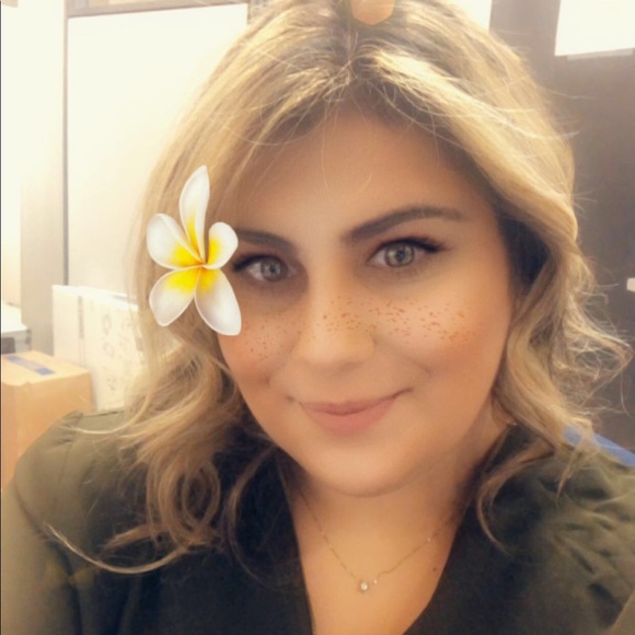 Meet your Posher, Amanda - Picture 1 of 1